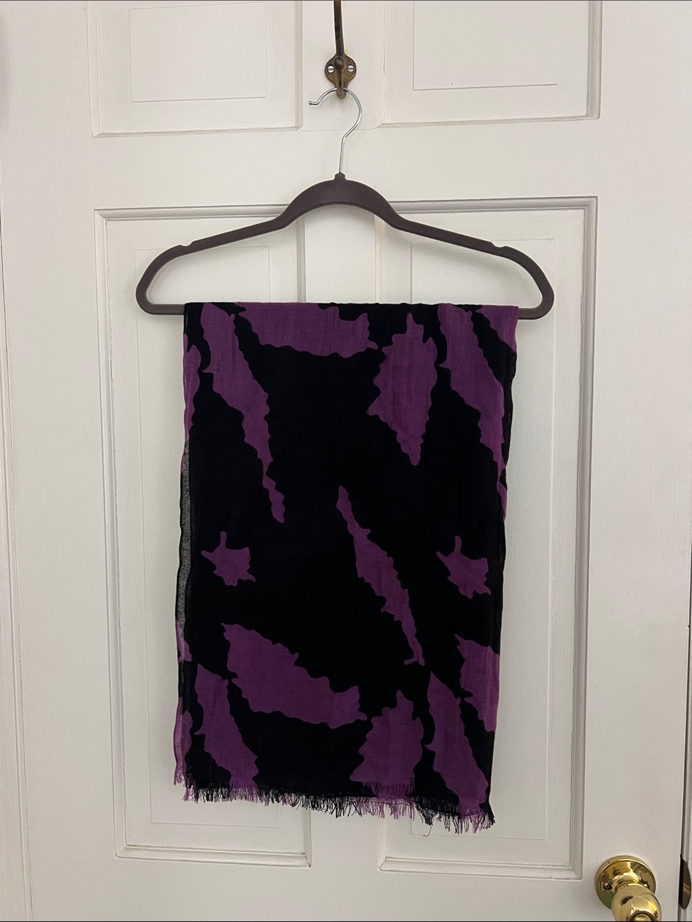 Club Monaco 100% Cashmere Black and Purple Print Scarf